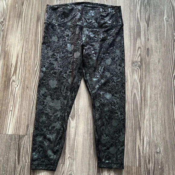 Lululemon Wunder Train High-Rise Tight 25" *Foil
Logo Flourish Black Iridescent - Picture 3 of 11